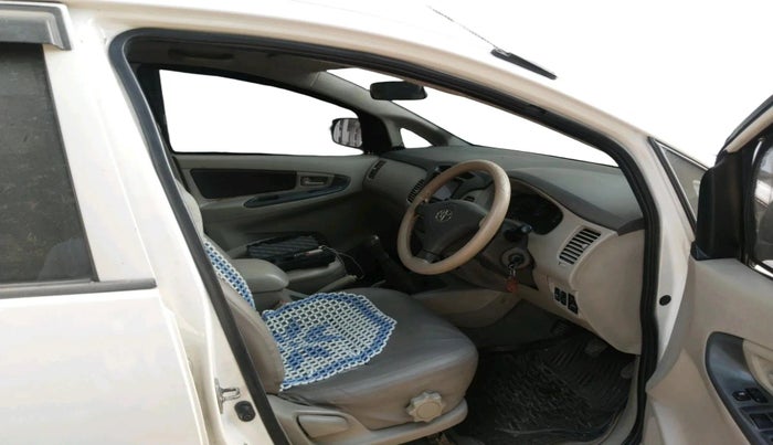 2011 Toyota Innova 2.5 G4 7 STR, Diesel, Manual, 1,99,330 km, interior