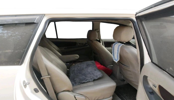 2011 Toyota Innova 2.5 G4 7 STR, Diesel, Manual, 1,99,330 km, interior