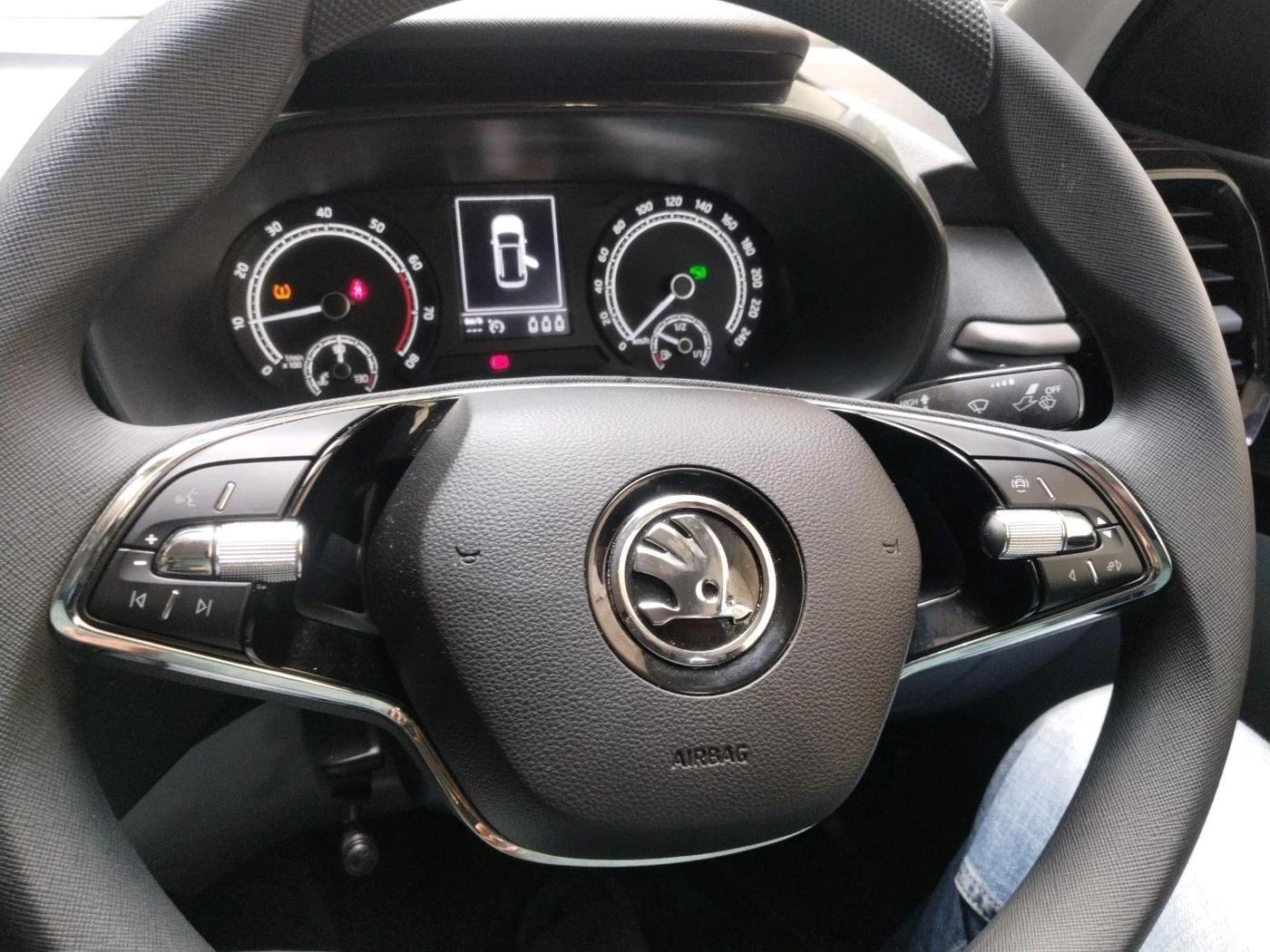 2025 Skoda Kylaq Signature AT, Petrol, Automatic, 13,617 km, interior