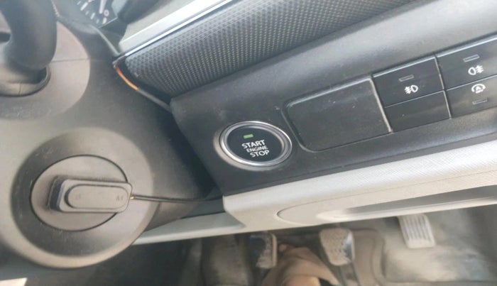 2020 Tata ALTROZ XZ PETROL, Petrol, Manual, 56,304 km, interior