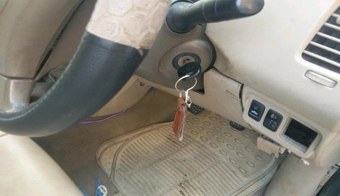 2005 Toyota Innova 2.5 G2, Diesel, Manual, 83,234 km, interior