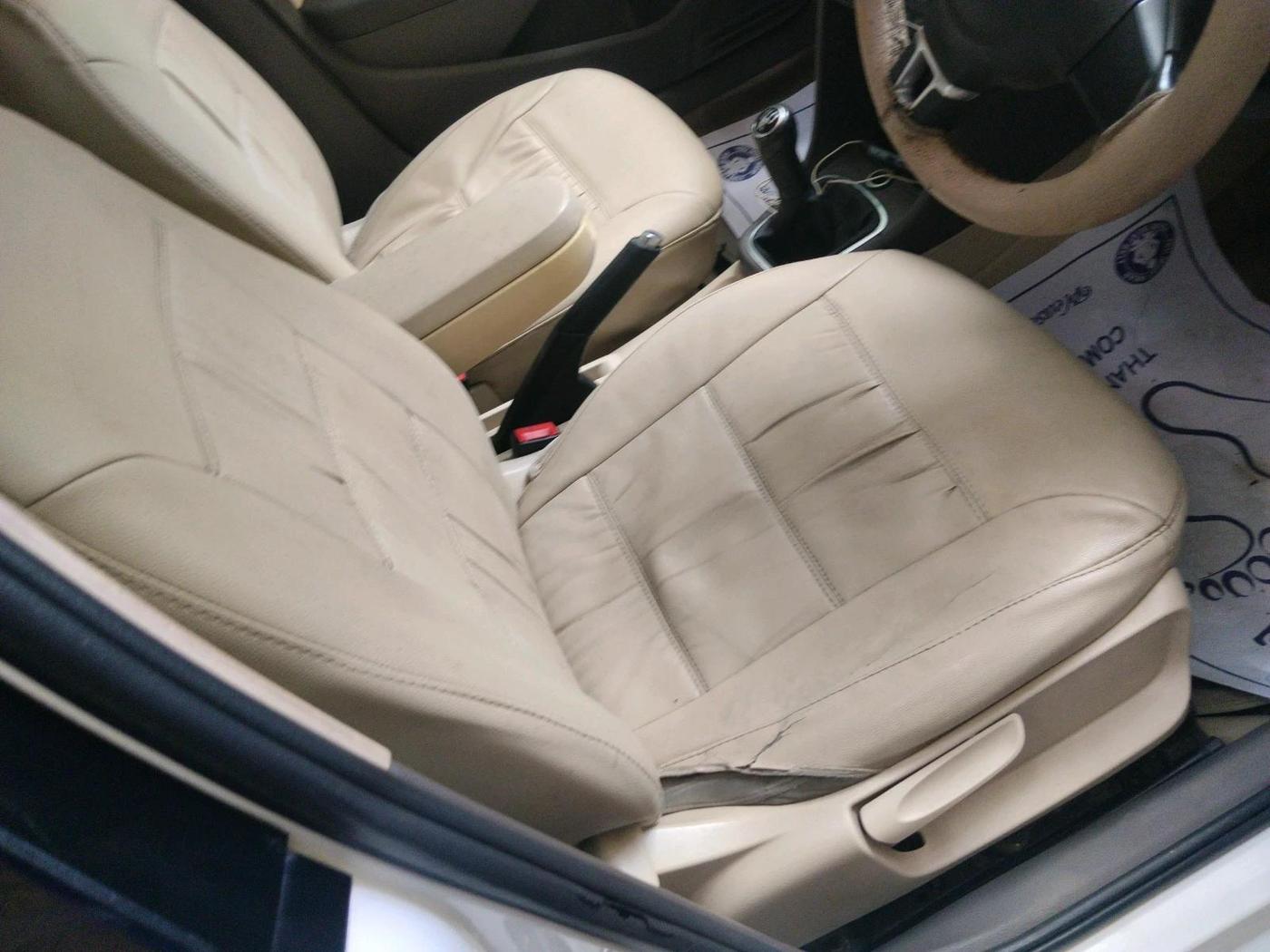 2011 Volkswagen Vento HIGHLINE DIESEL 1.6, Diesel, Manual, 1,79,041 km, interior