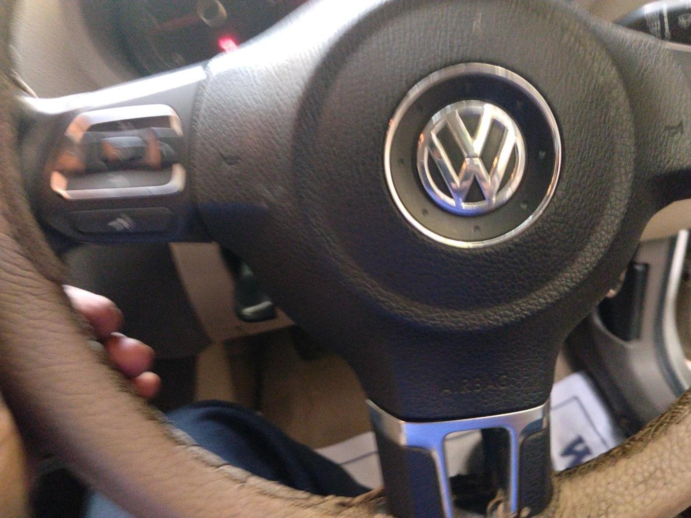 2011 Volkswagen Vento HIGHLINE DIESEL 1.6, Diesel, Manual, 1,79,041 km, interior