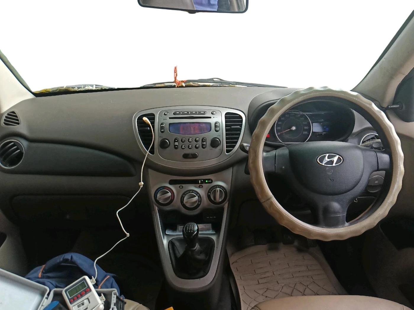 2014 Hyundai i10 SPORTZ 1.1, Petrol, Manual, 74,103 km, interior