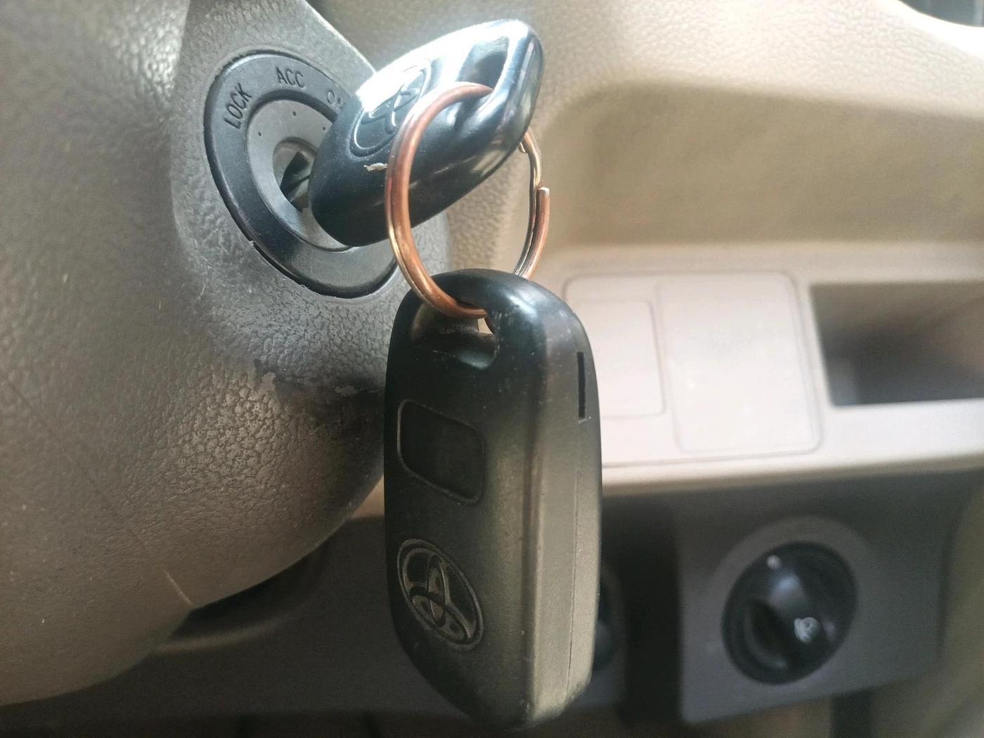 2013 Toyota Etios Liva V, Petrol, Manual, 1,22,501 km, interior
