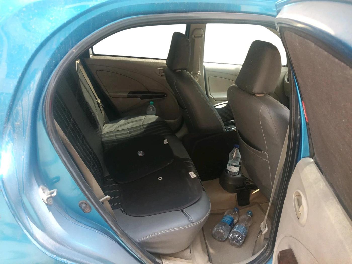 2013 Toyota Etios Liva V, Petrol, Manual, 1,22,501 km, interior