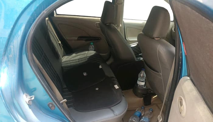 2013 Toyota Etios Liva V, Petrol, Manual, 1,22,501 km, interior
