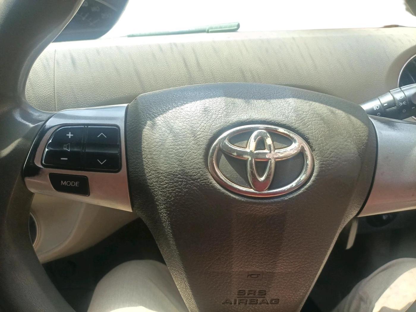 2013 Toyota Etios Liva V, Petrol, Manual, 1,22,501 km, interior