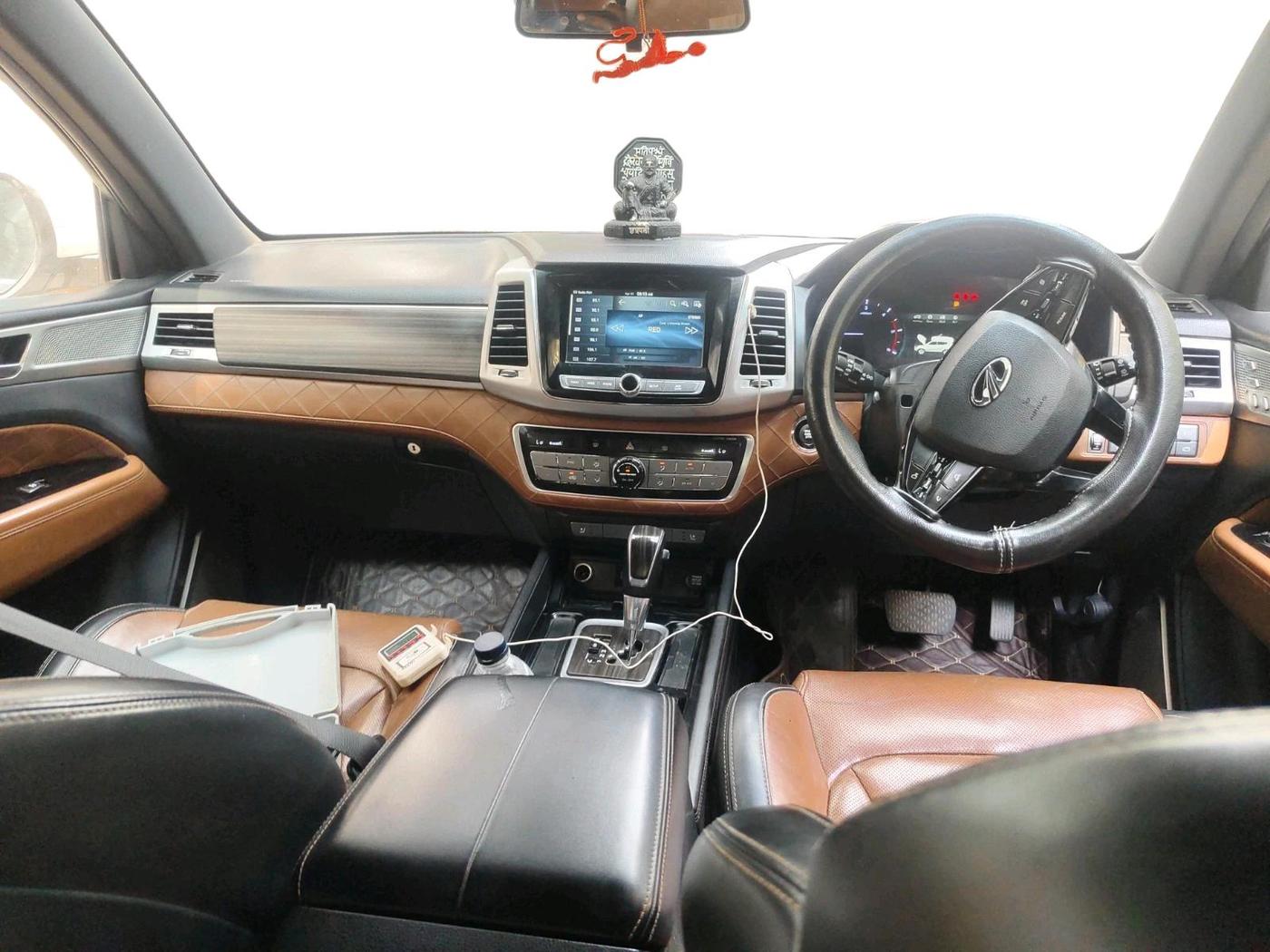 2019 Mahindra ALTURAS G4 4WD AT, Diesel, Automatic, 1,80,073 km, interior