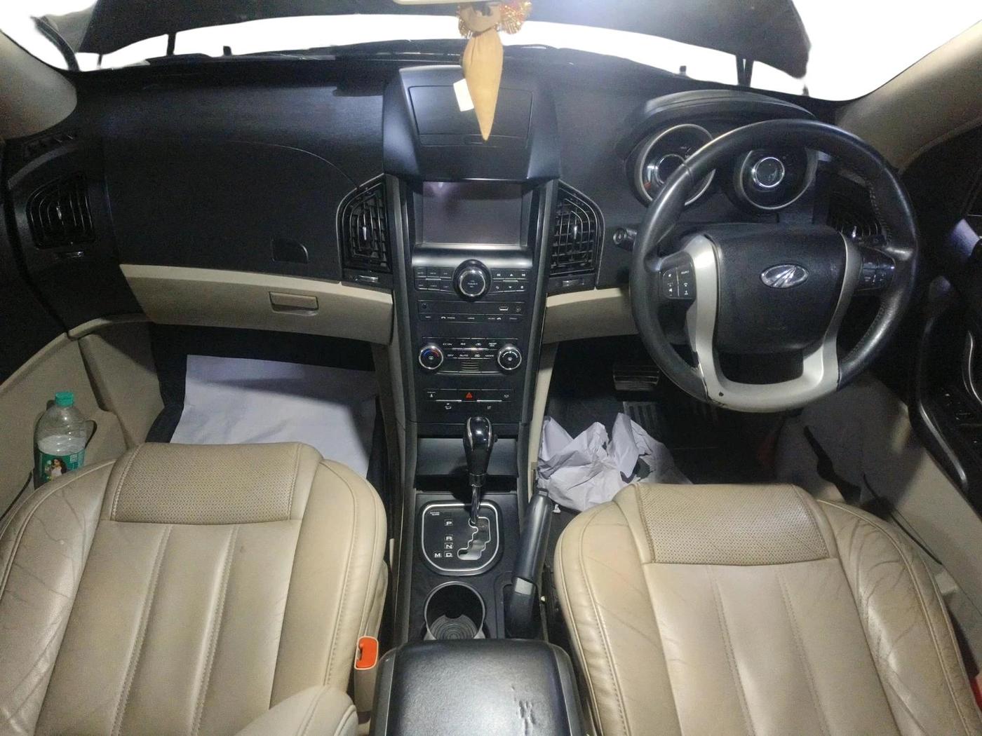 2016 Mahindra XUV500 W10 AT, Diesel, Automatic, 1,35,516 km, interior