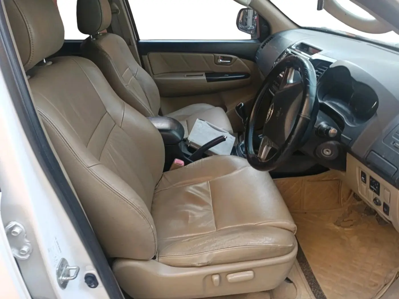 2014 Toyota Fortuner 3.0 4X2 MT, Diesel, Manual, 1,45,581 km, interior