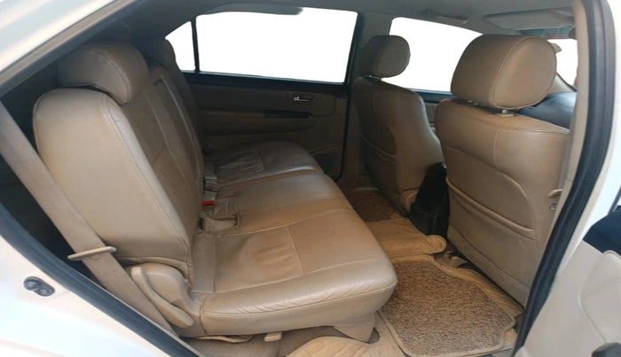 2014 Toyota Fortuner 3.0 4X2 MT, Diesel, Manual, 1,45,581 km, interior