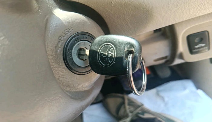 2008 Toyota Innova G4 2.5 8 STR, Diesel, Manual, 2,09,685 km, interior