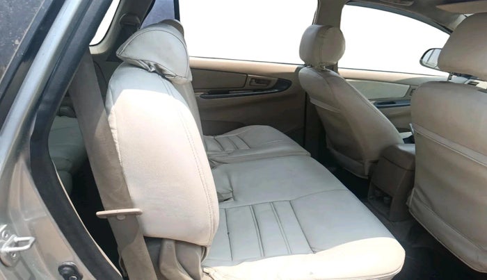 2008 Toyota Innova G4 2.5 8 STR, Diesel, Manual, 2,09,685 km, interior