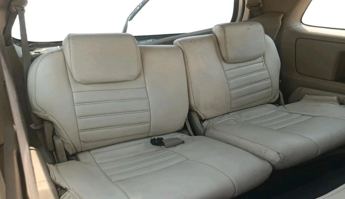 2008 Toyota Innova G4 2.5 8 STR, Diesel, Manual, 2,09,685 km, interior