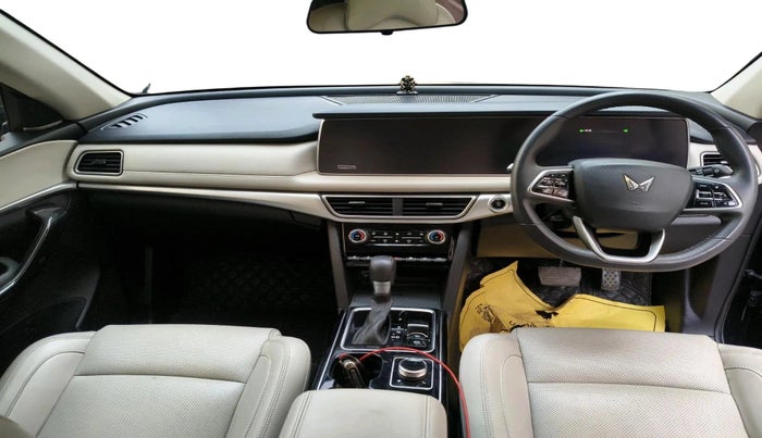 2022 Mahindra XUV700 AX 7 LUXURY D AT 7 STR, Diesel, Automatic, 79,653 km, interior