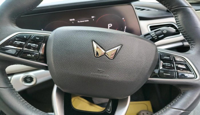 2022 Mahindra XUV700 AX 7 LUXURY D AT 7 STR, Diesel, Automatic, 79,653 km, interior