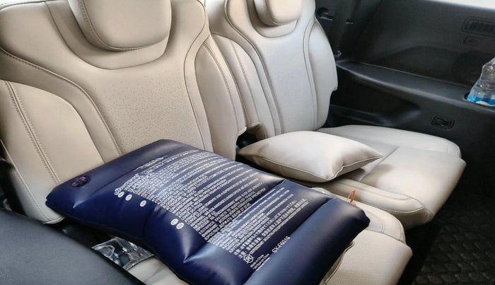 2022 Mahindra XUV700 AX 7 LUXURY D AT 7 STR, Diesel, Automatic, 79,653 km, interior