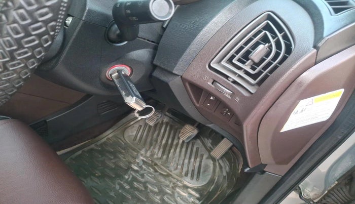 2013 Mahindra XUV500 W8, Diesel, Manual, 1,82,123 km, interior