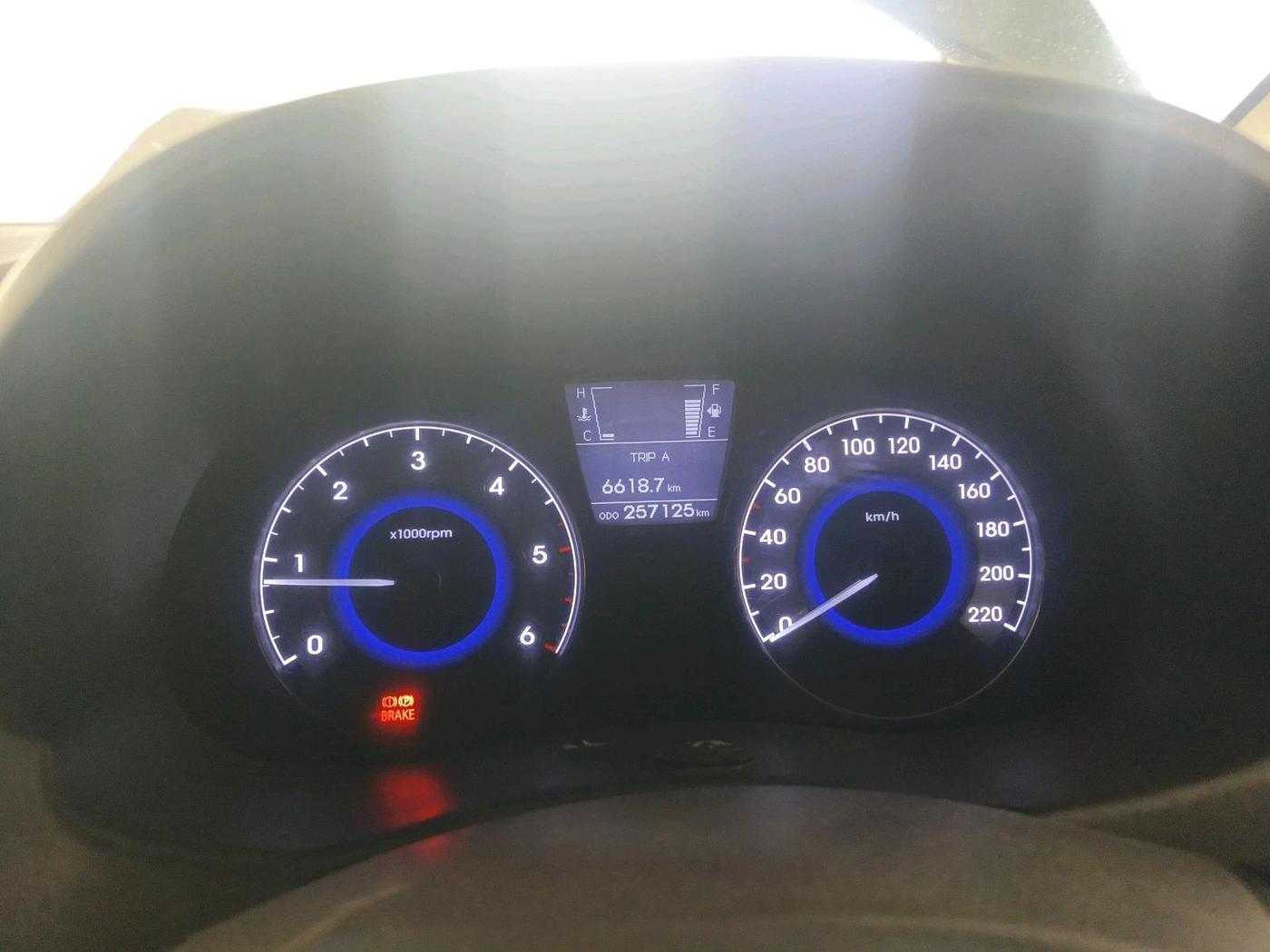 2014 Hyundai Verna FLUIDIC 1.6 CRDI SX OPT, Diesel, Manual, 2,57,125 km, interior