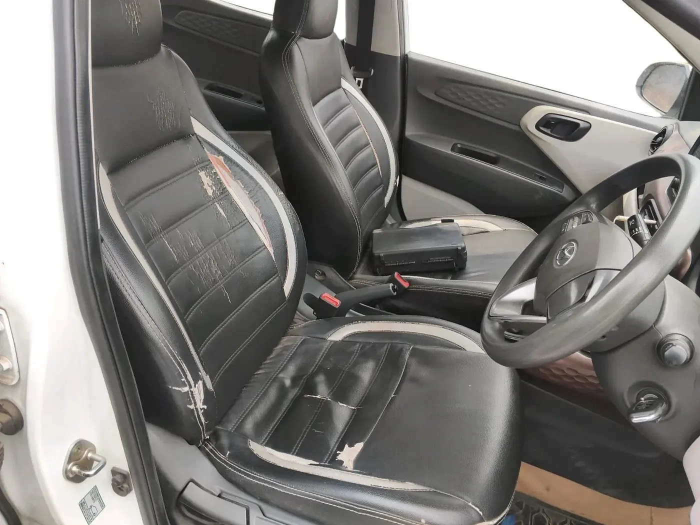 2022 Hyundai AURA S 1.2 CNG, CNG, Manual, 1,25,324 km, interior