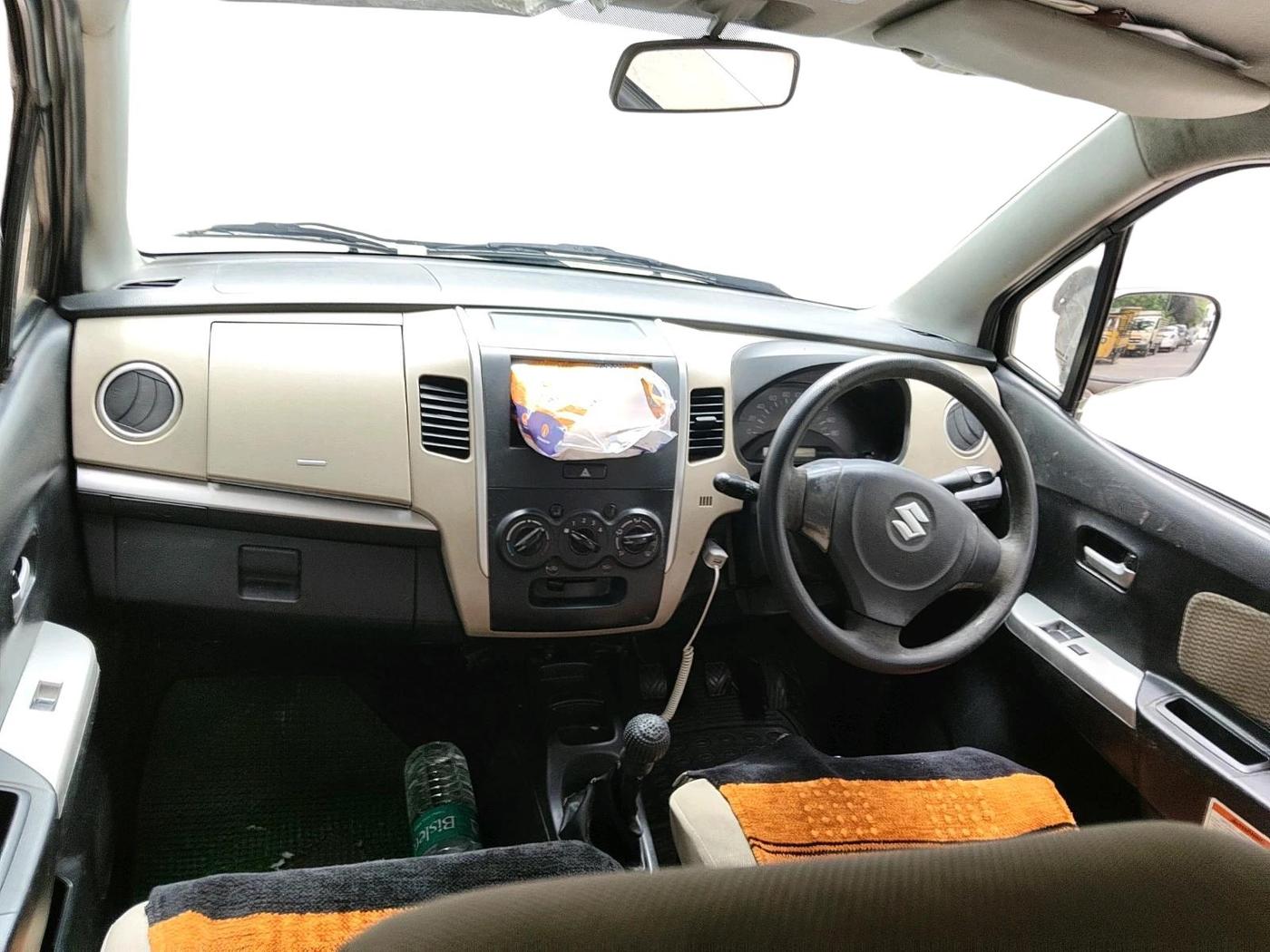 2017 Maruti Wagon R 1.0 LXI CNG, CNG, Manual, 2,21,033 km, interior