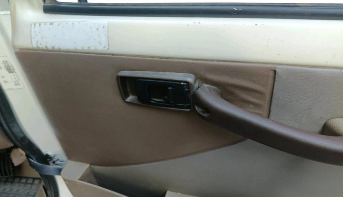 2013 Mahindra Bolero ZLX BS IV, Diesel, Manual, 1,29,671 km, interior