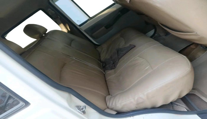 2013 Mahindra Bolero ZLX BS IV, Diesel, Manual, 1,29,671 km, interior