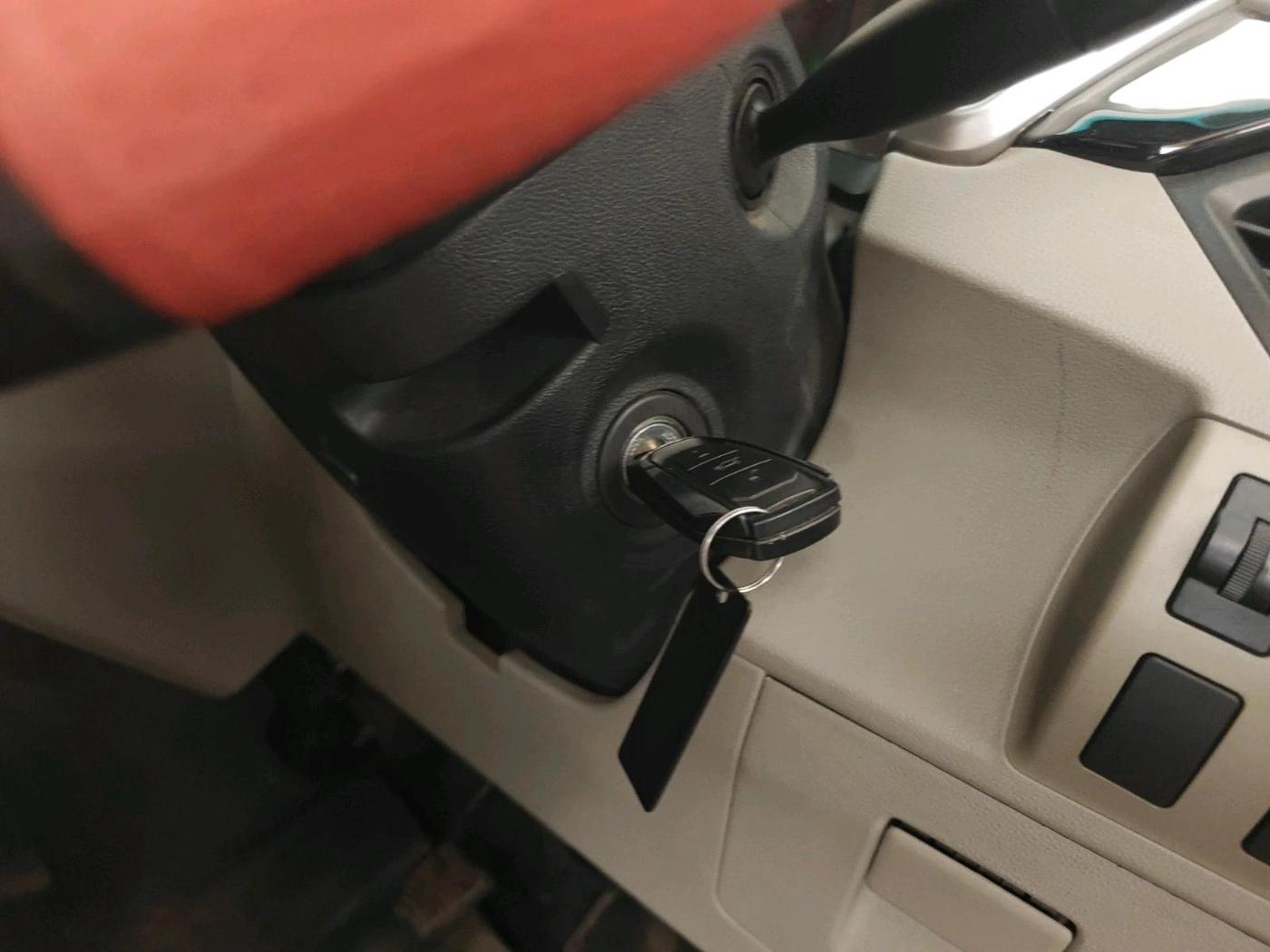 2016 Mahindra Kuv100 K6 6 STR, Petrol, Manual, 34,843 km, interior