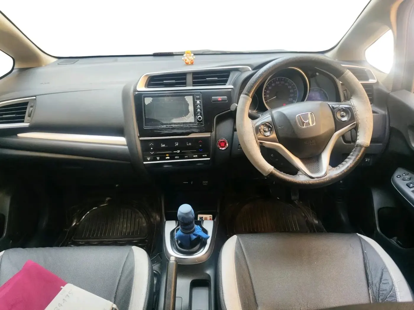 2017 Honda WR-V 1.5L I-DTEC VX MT, Diesel, Manual, 2,43,136 km, interior
