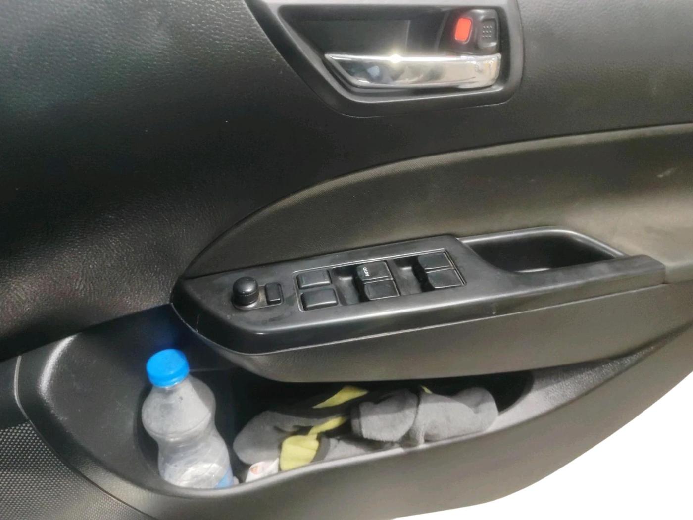 2015 Maruti Swift VXI, Petrol, Manual, 1,98,803 km, interior