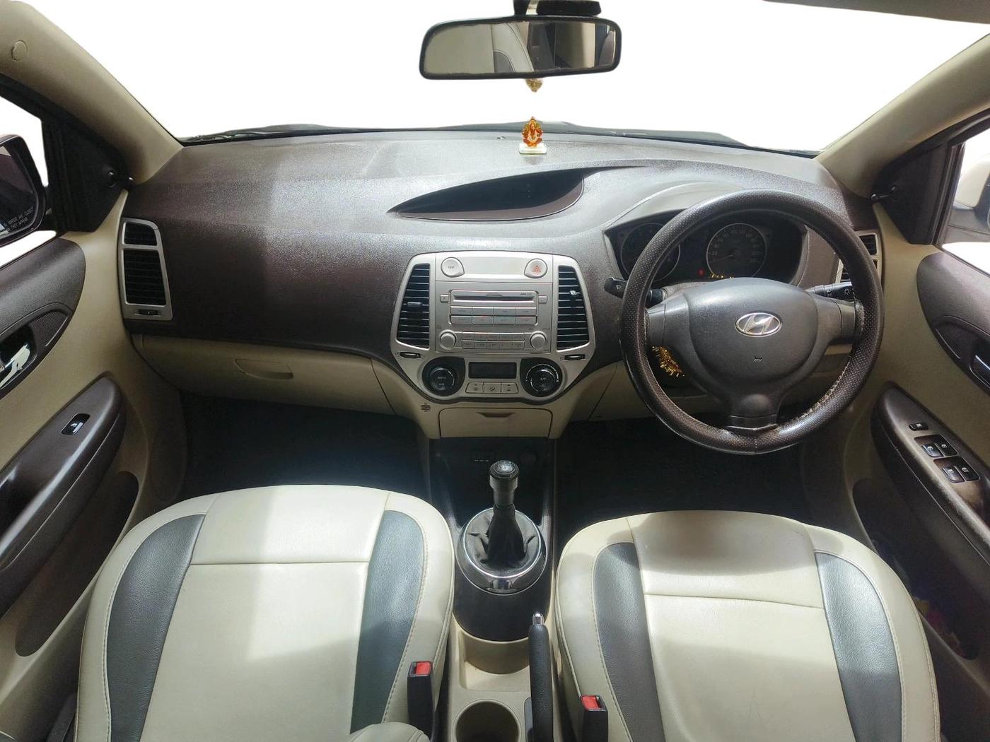 2010 Hyundai i20 MAGNA (O) 1.2, Petrol, Manual, 1,30,213 km, interior