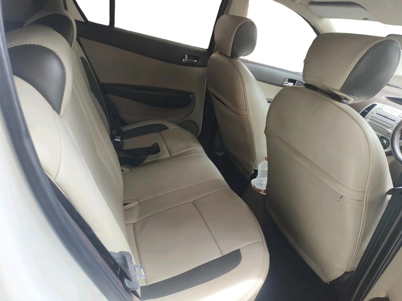 2010 Hyundai i20 MAGNA (O) 1.2, Petrol, Manual, 1,30,213 km, interior