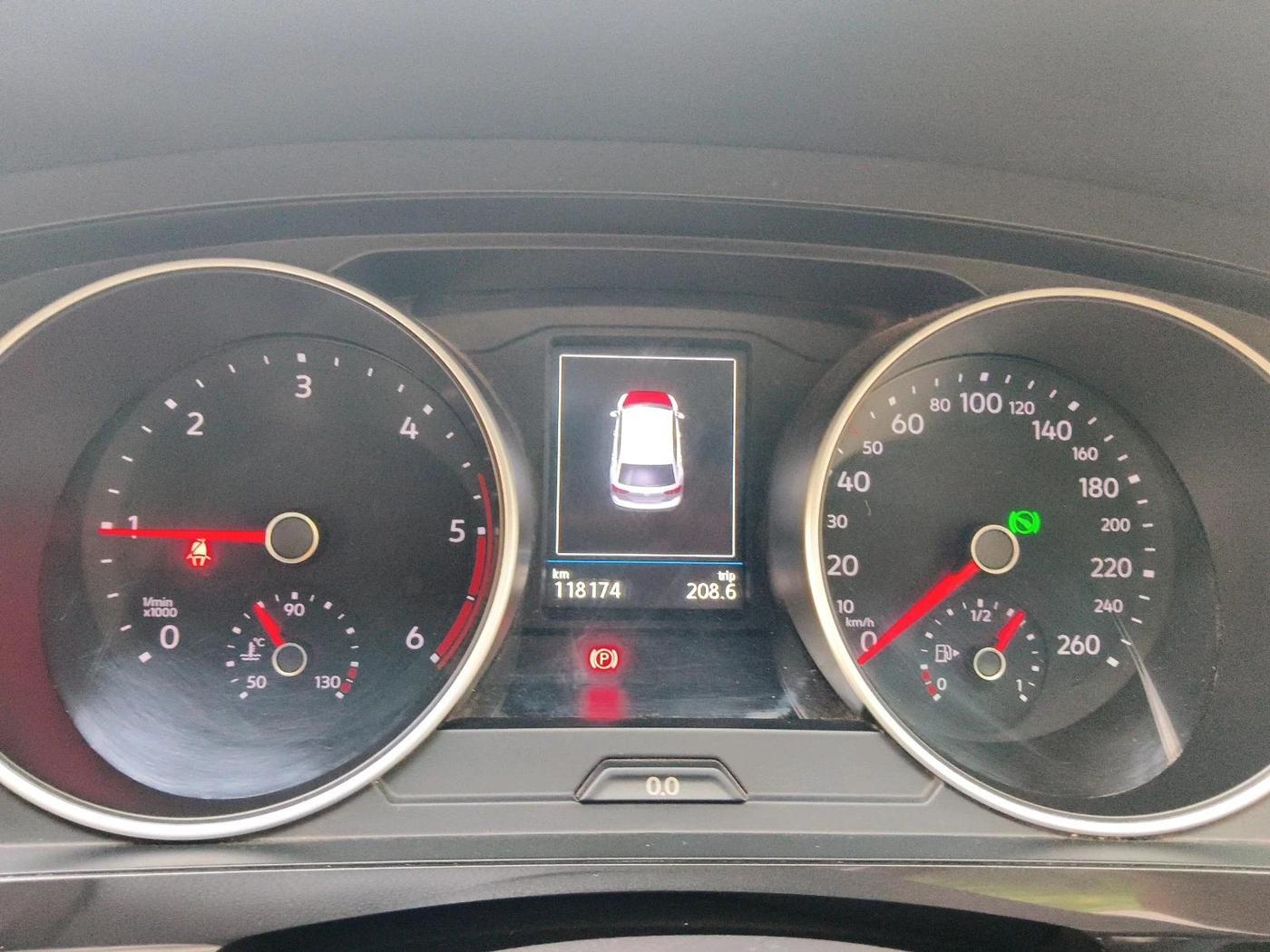 2017 Volkswagen TIGUAN COMFORTLINE TDI AT, Diesel, Automatic, 1,18,174 km, interior