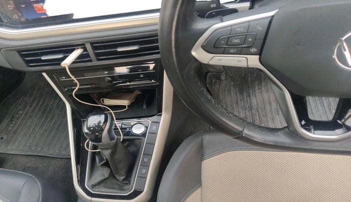 2023 Volkswagen VIRTUS TOPLINE TSI 1.0 AT, Petrol, Automatic, 37,098 km, interior