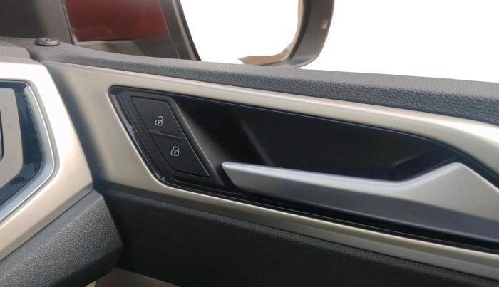 2023 Volkswagen VIRTUS TOPLINE TSI 1.0 AT, Petrol, Automatic, 37,098 km, interior