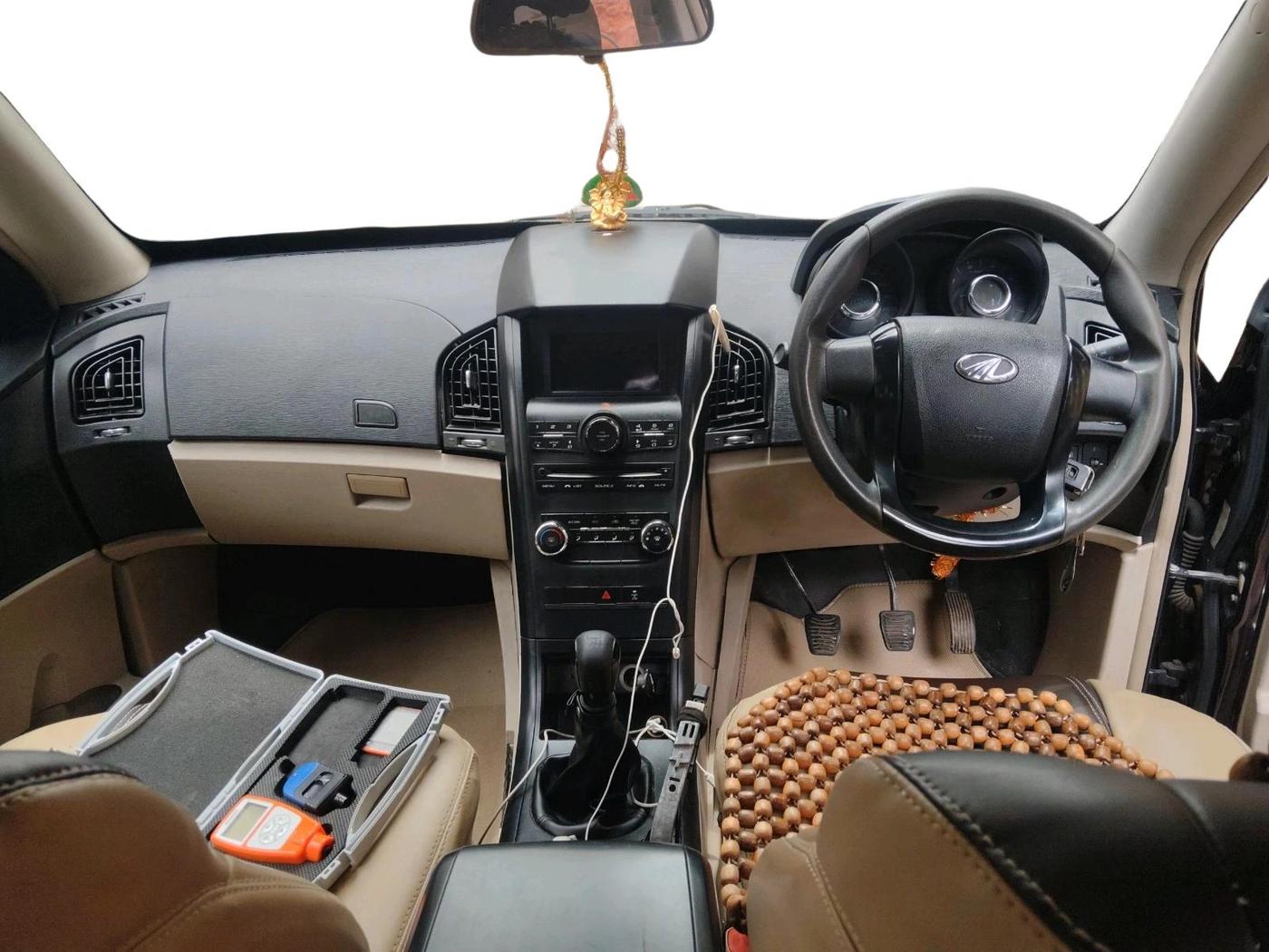 2016 Mahindra XUV500 W4, Diesel, Manual, 1,11,245 km, interior