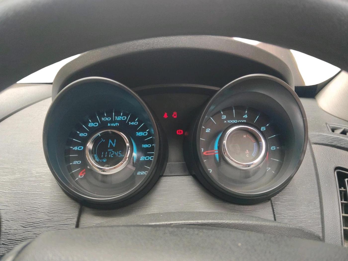 2016 Mahindra XUV500 W4, Diesel, Manual, 1,11,245 km, interior