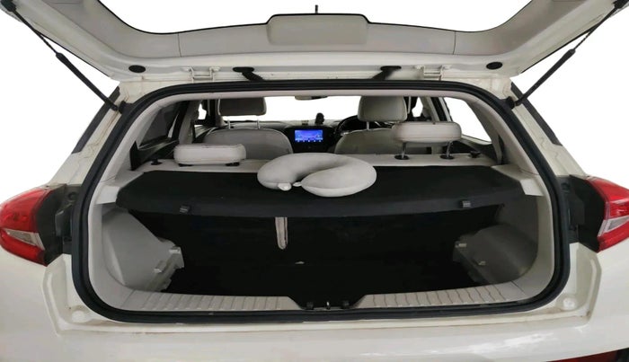 2023 Mahindra XUV300 W6 1.2 PETROL, Petrol, Manual, 28,808 km, exterior