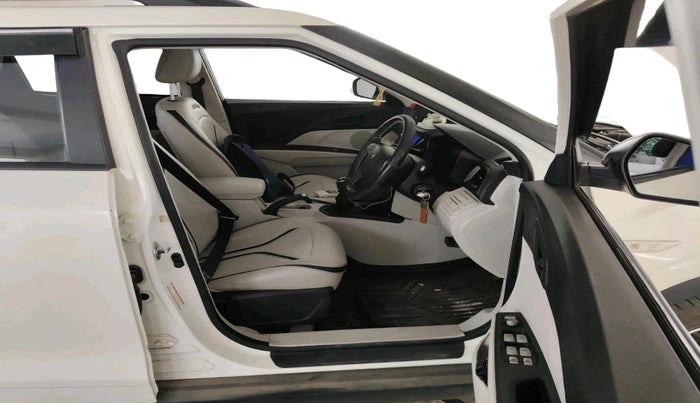 2023 Mahindra XUV300 W6 1.2 PETROL, Petrol, Manual, 28,808 km, interior