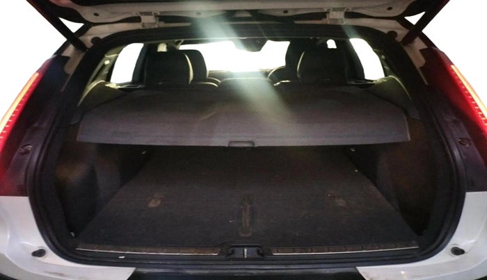 2018 Volvo XC 40 D4 R DESIGN, Diesel, Automatic, 94,017 km, exterior