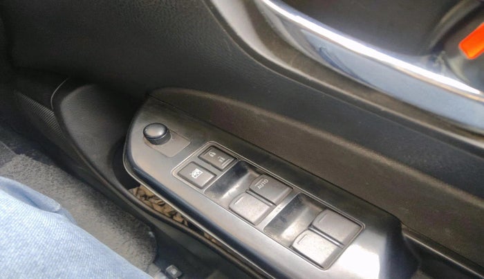 2011 Maruti Swift VXI, Petrol, Manual, 72,186 km, interior