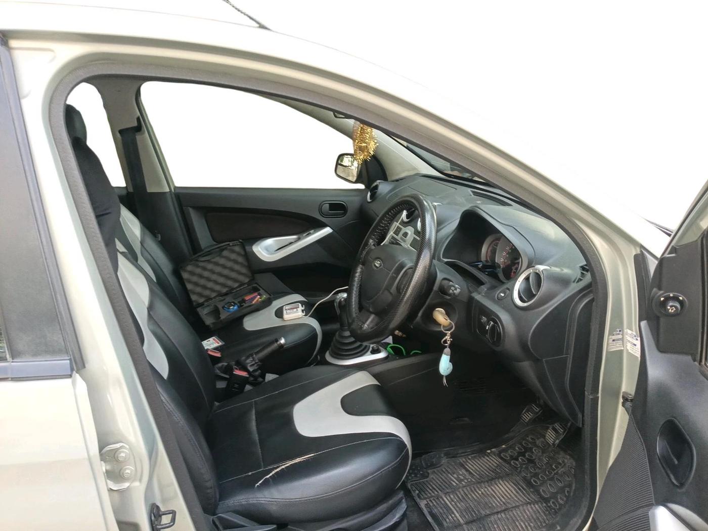 2011 Ford Figo TITANIUM 1.2 PETROL, Petrol, Manual, 48,801 km, interior