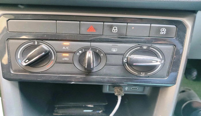 2022 Skoda KUSHAQ AMBITION 1.0L TSI MT, Petrol, Manual, 97,442 km, interior