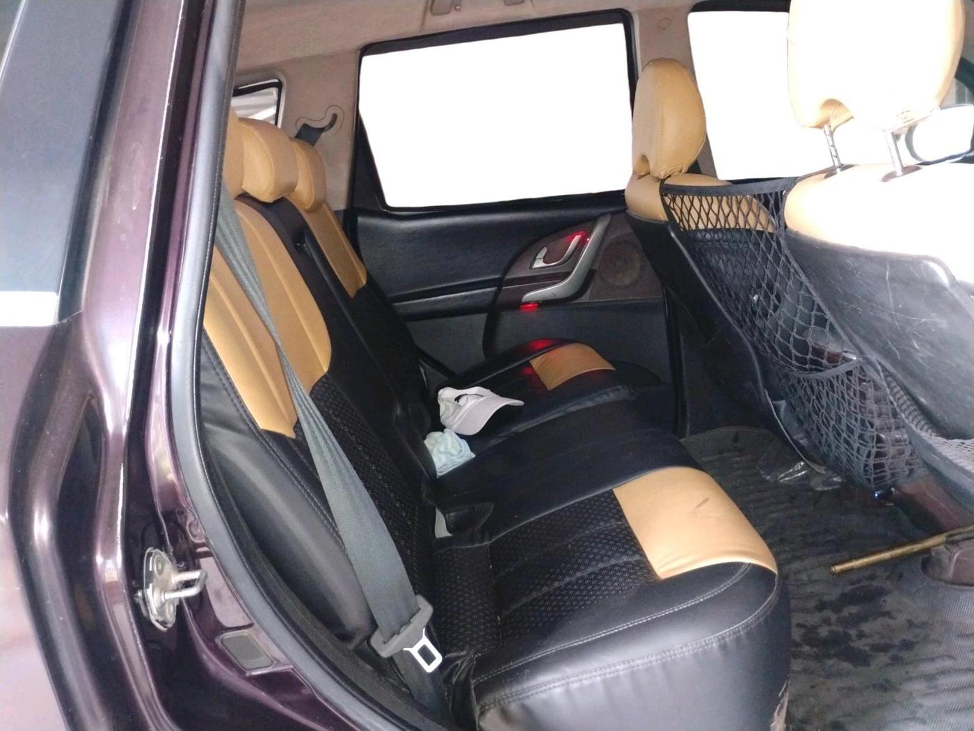2012 Mahindra XUV500 W8, Diesel, Manual, 2,61,748 km, interior