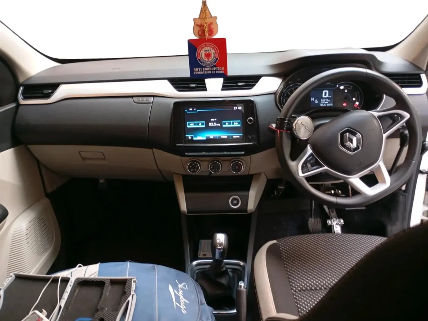 2022 Renault TRIBER RXZ AMT, Petrol, Automatic, 62,000 km, interior