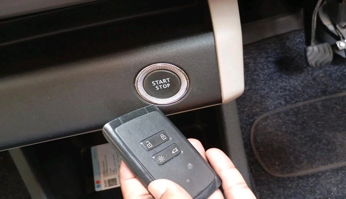 2022 Renault TRIBER RXZ AMT, Petrol, Automatic, 60,573 km, interior