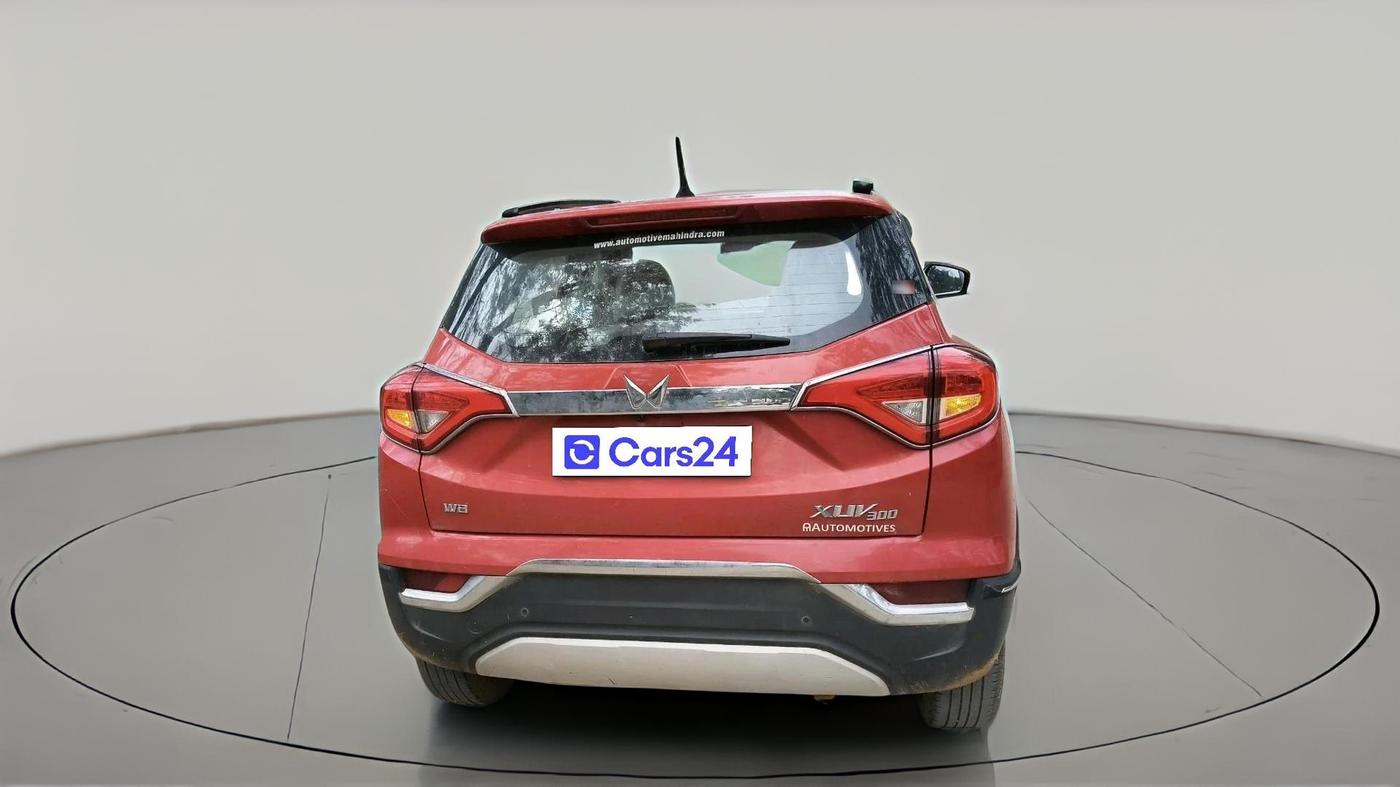 2022 Mahindra XUV300 W8 (O) 1.5 DIESEL, Diesel, Manual, 1,53,069 km, exterior