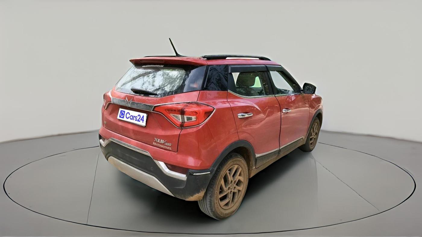 2022 Mahindra XUV300 W8 (O) 1.5 DIESEL, Diesel, Manual, 1,53,069 km, exterior