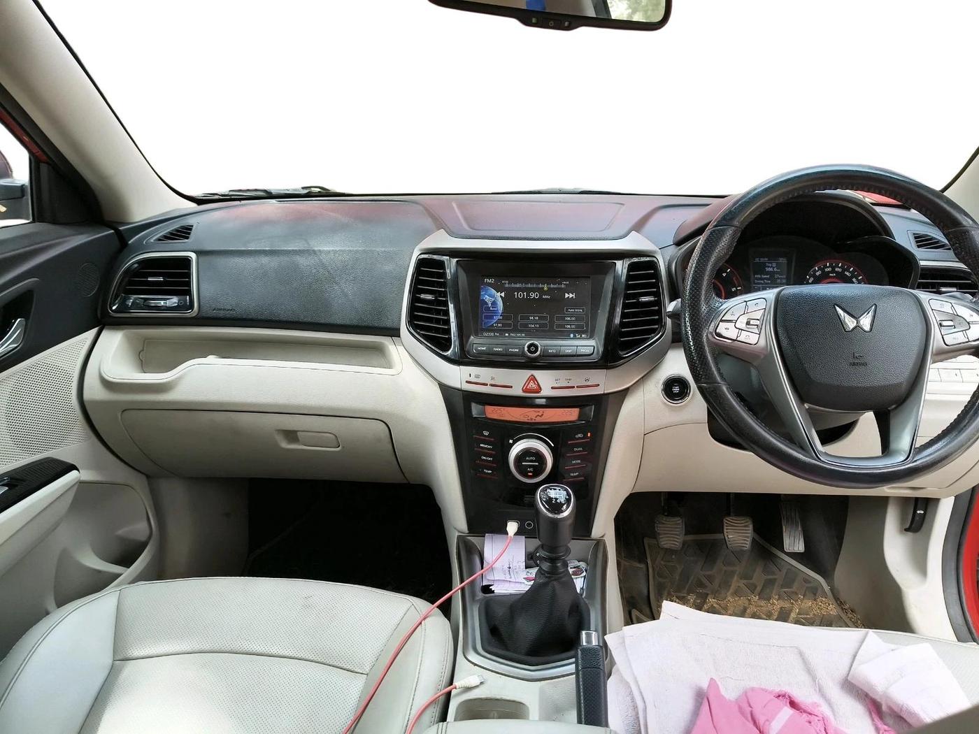 2022 Mahindra XUV300 W8 (O) 1.5 DIESEL, Diesel, Manual, 1,53,069 km, interior